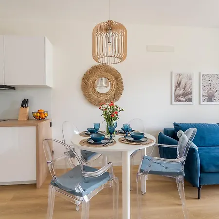 아파트 Przy Plazy 111 By Perlowa Przystan Rent 시아노제티